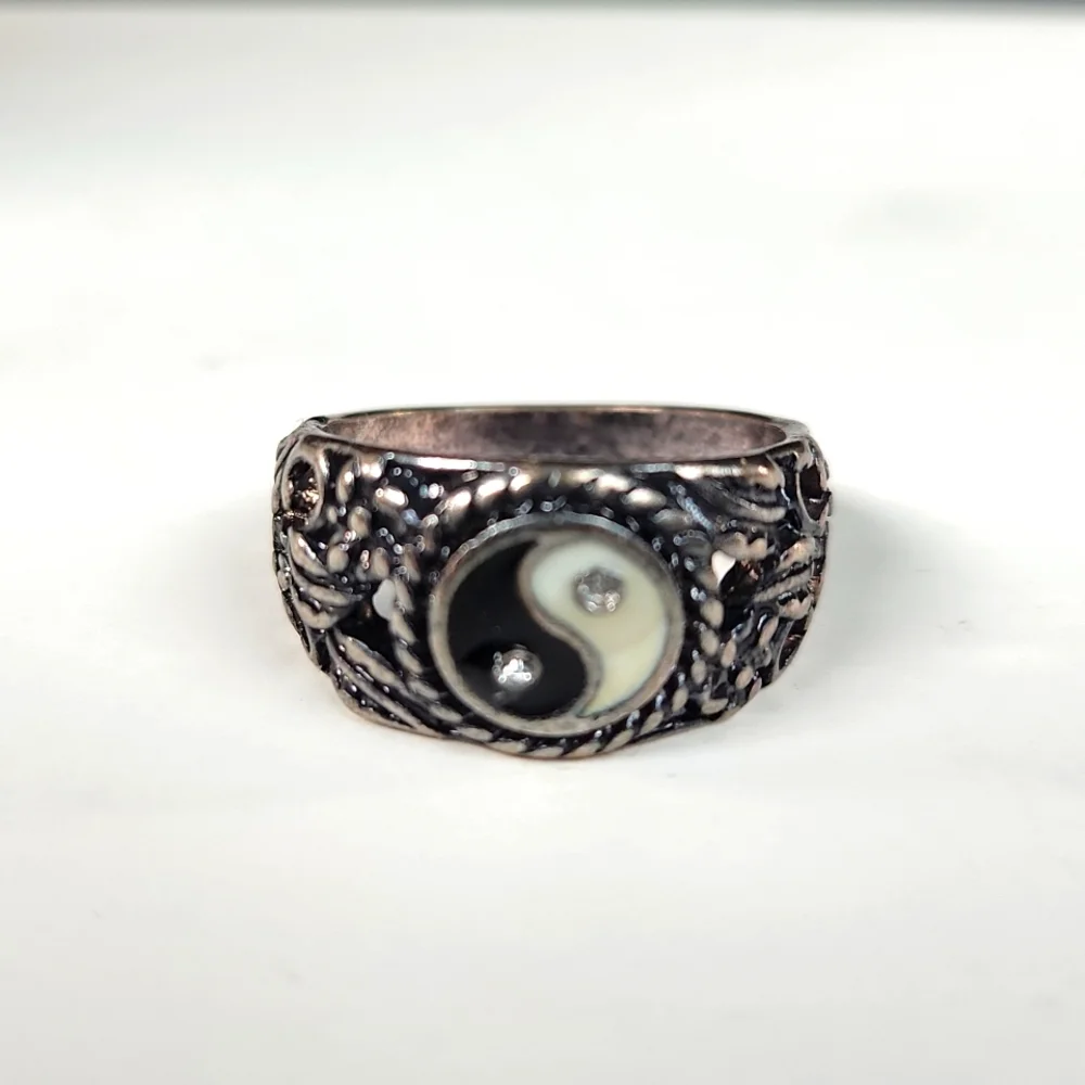 Yin Yang rhinestones ring Size 7.5 Vintage 90s